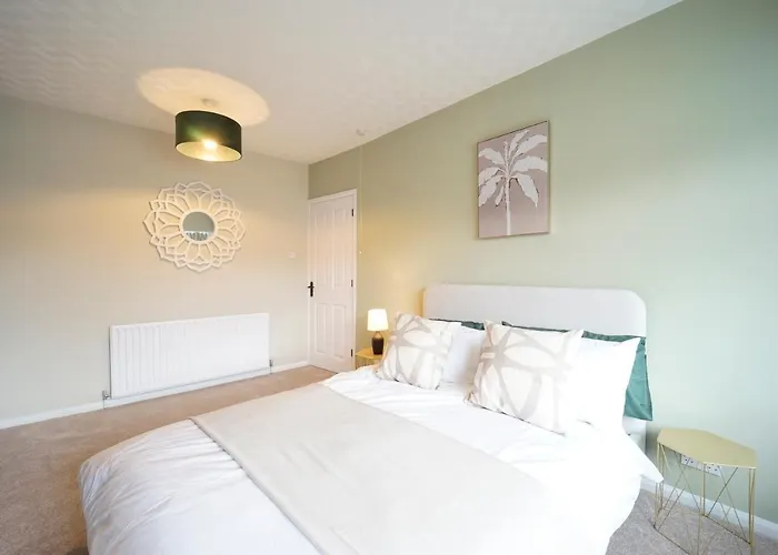 Stunning Luxury 3 Bed House With Garden In North Leeds